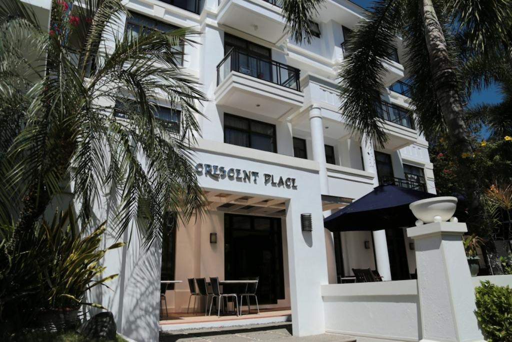 One Crescent Place Hotel Balabag  Esterno foto