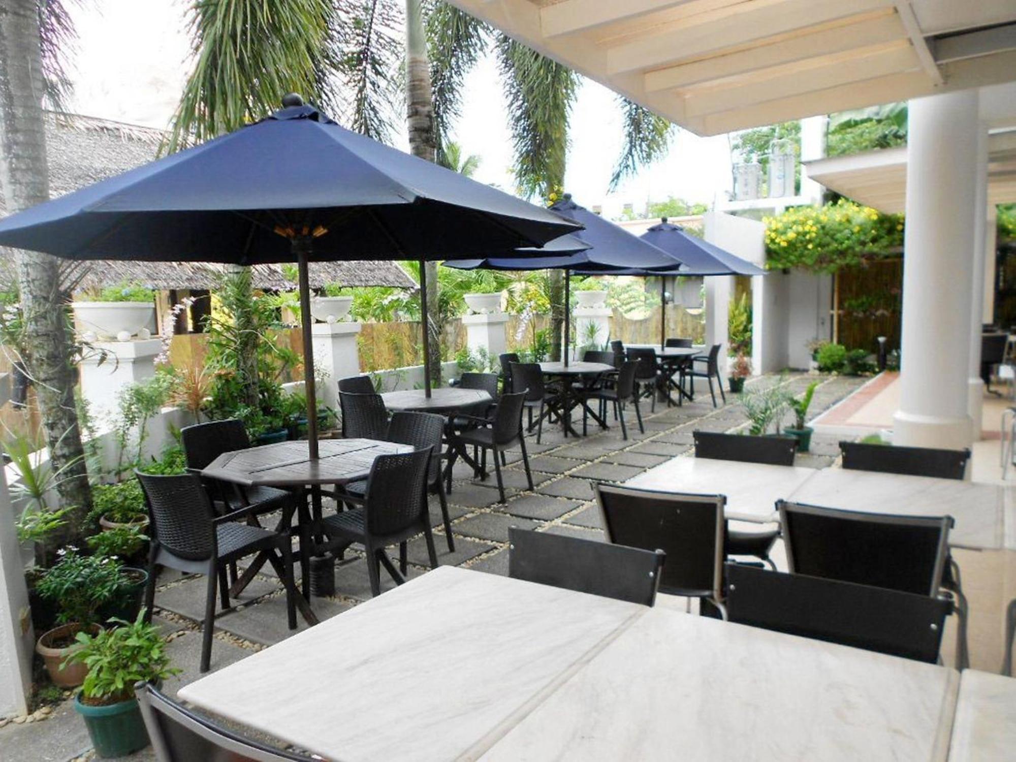 One Crescent Place Hotel Balabag  Esterno foto