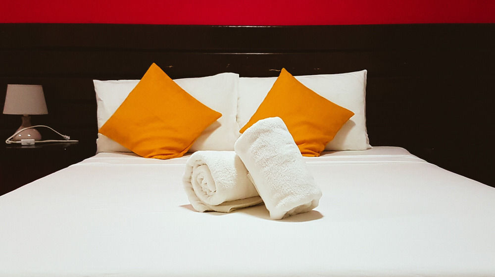 One Crescent Place Hotel Balabag  Esterno foto
