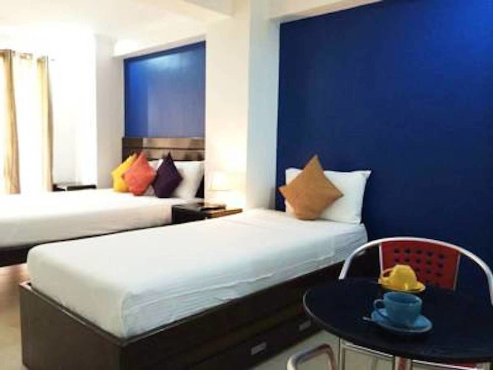 One Crescent Place Hotel Balabag  Esterno foto