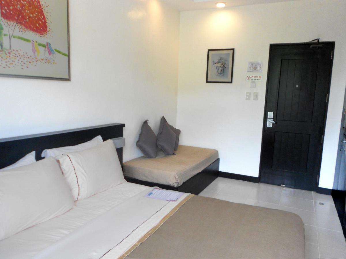 One Crescent Place Hotel Balabag  Esterno foto
