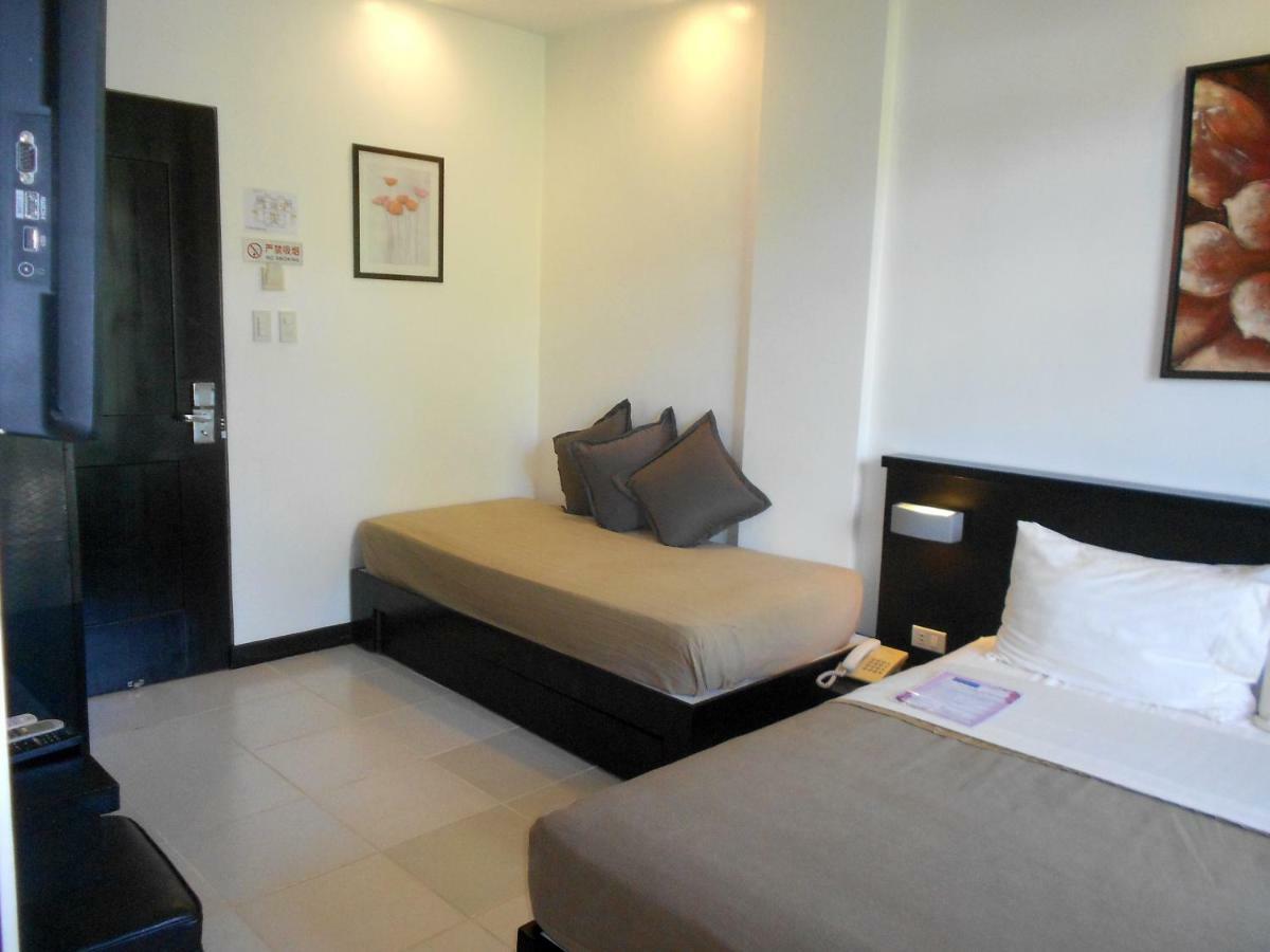 One Crescent Place Hotel Balabag  Esterno foto