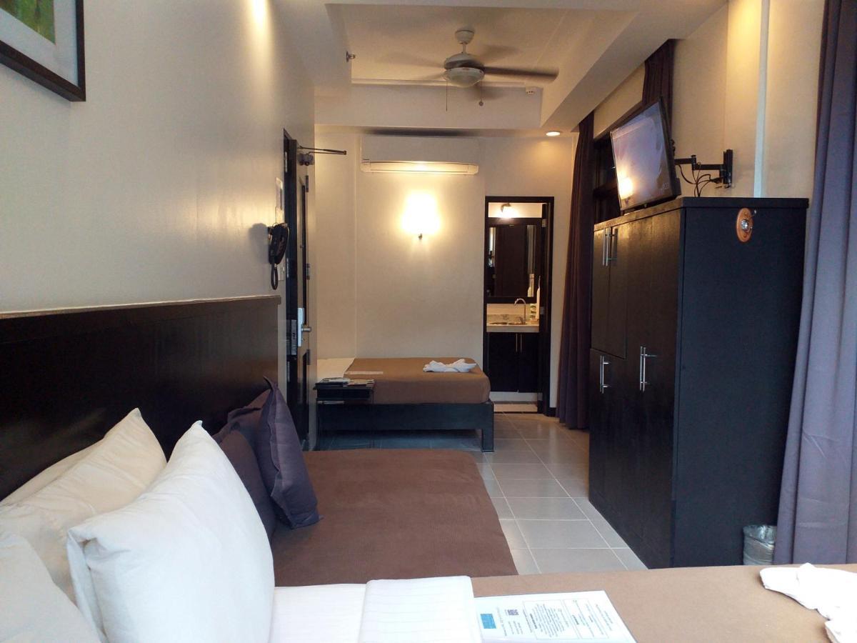 One Crescent Place Hotel Balabag  Esterno foto