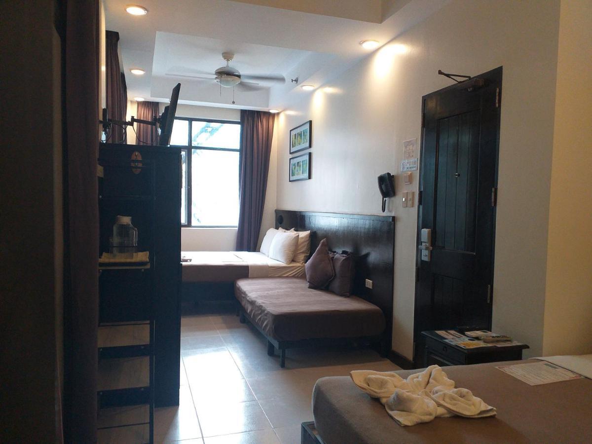One Crescent Place Hotel Balabag  Esterno foto