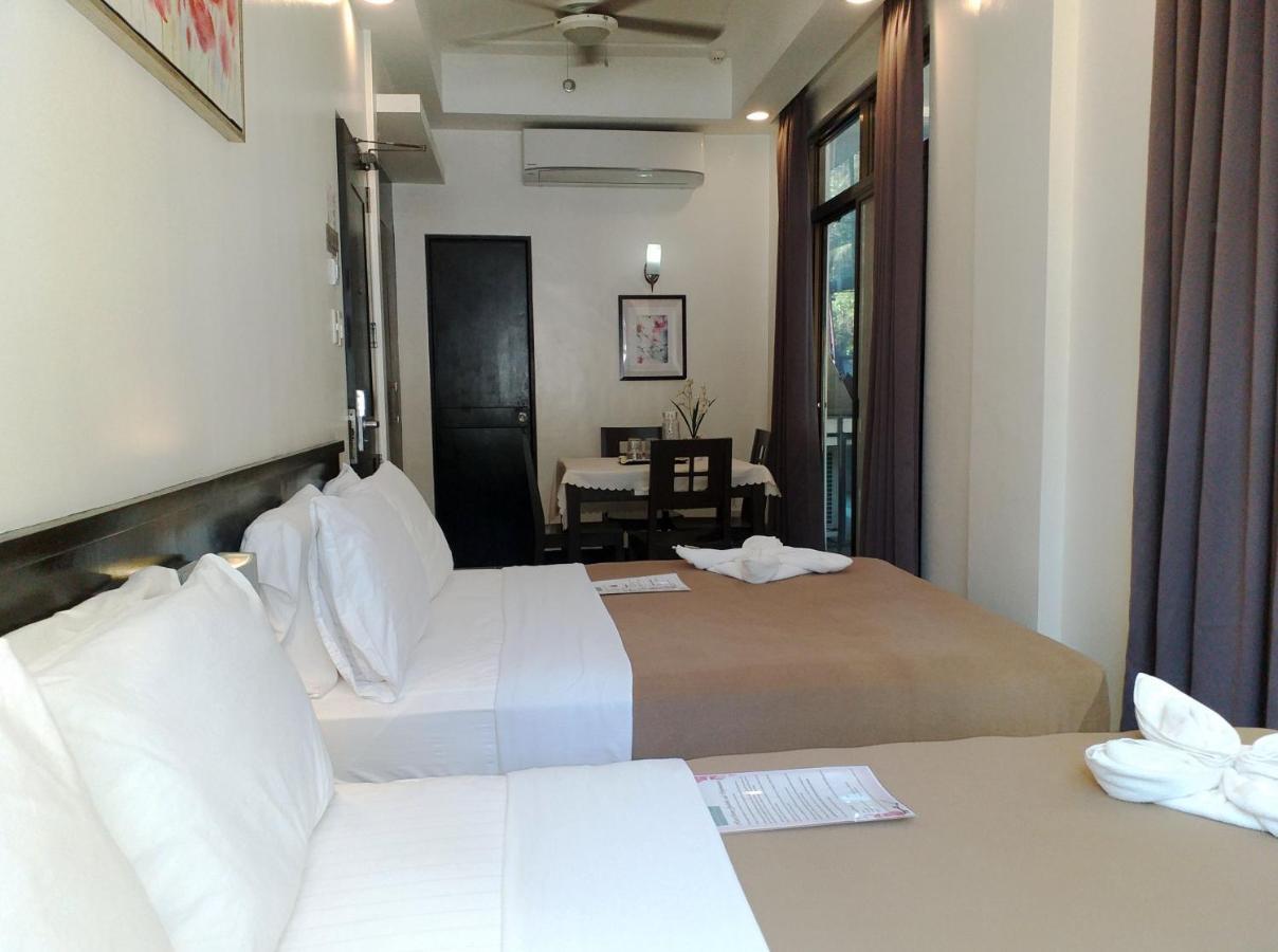 One Crescent Place Hotel Balabag  Esterno foto